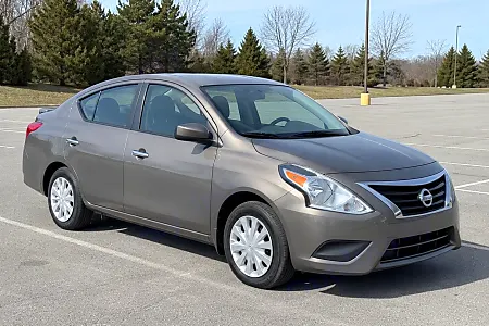 2017 Nissan Versa 1.6 SL - 1