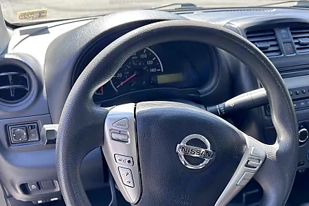 2017 Nissan Versa 1.6 SL - 5