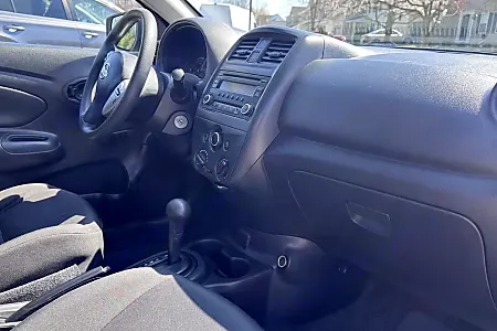 2017 Nissan Versa 1.6 SL - 8