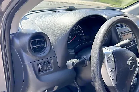 2017 Nissan Versa 1.6 SL - 9