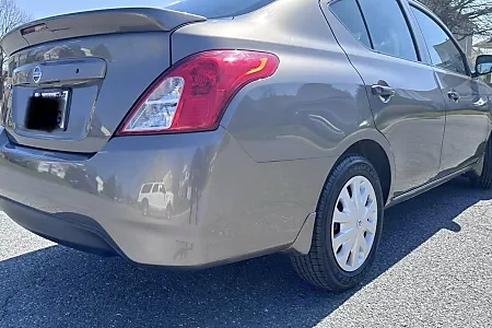 2017 Nissan Versa 1.6 SL - 11