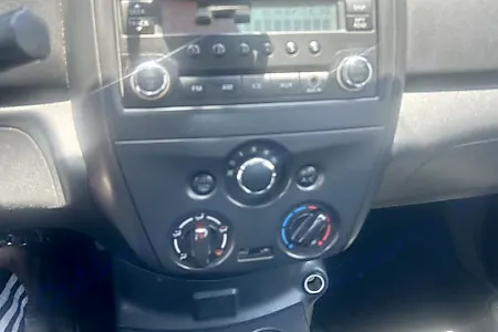 2017 Nissan Versa 1.6 SL - 14