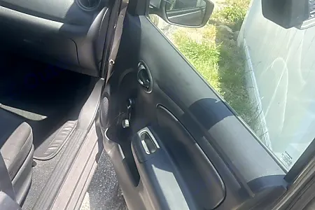 2017 Nissan Versa 1.6 SL - 17