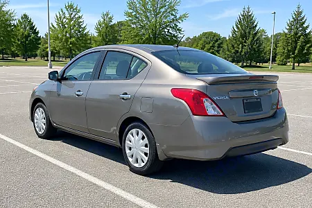 2017 Nissan Versa 1.6 SL - 24