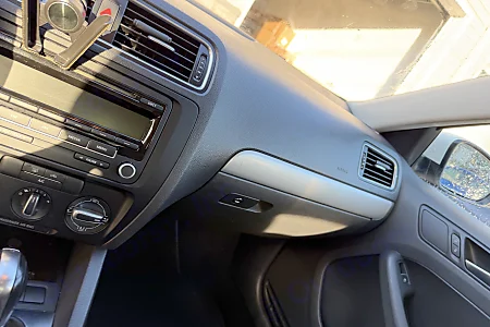2013 Volkswagen Jetta - 9