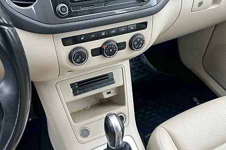 2016 Volkswagen Tiguan S - 8