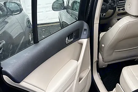2016 Volkswagen Tiguan S - 16