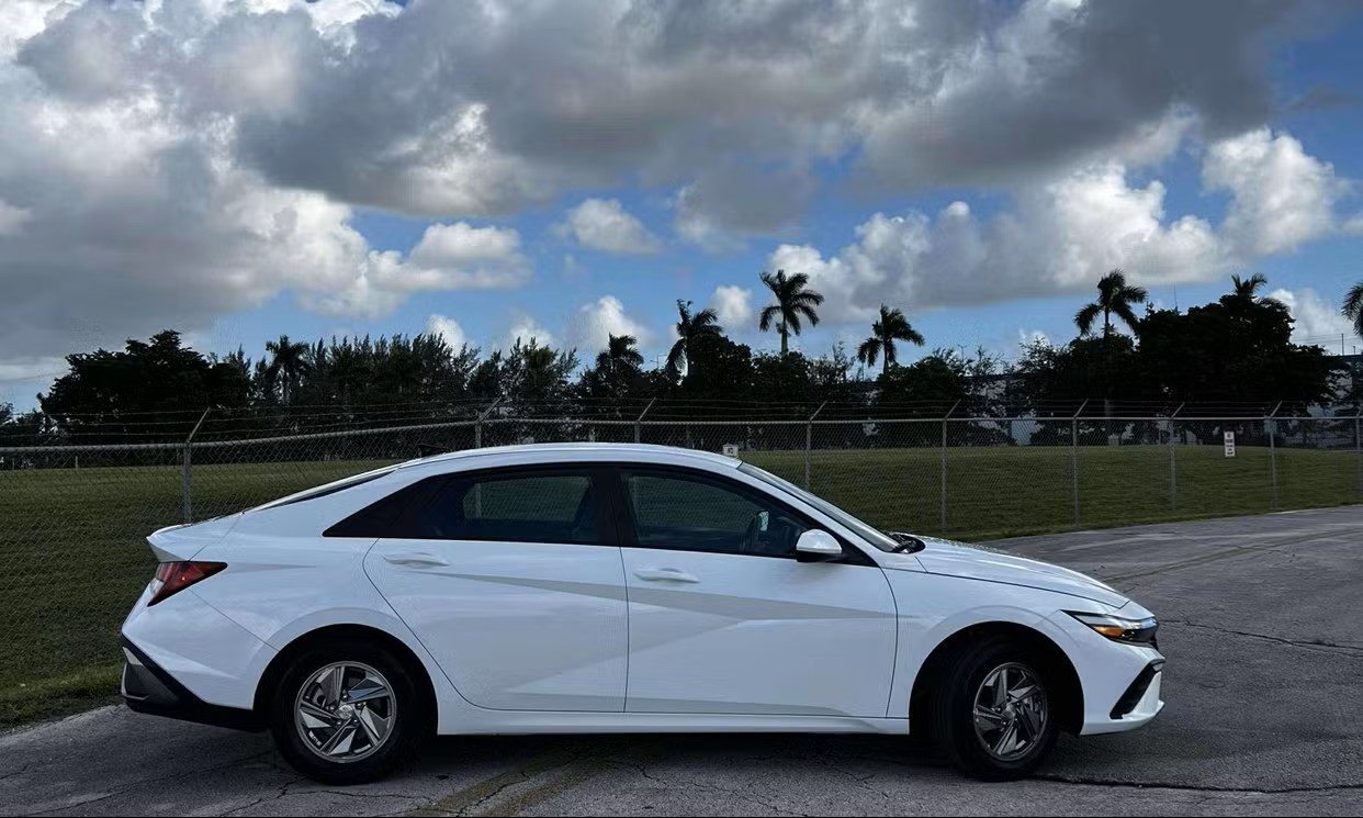 2025 Hyundai Elantra SE - 2