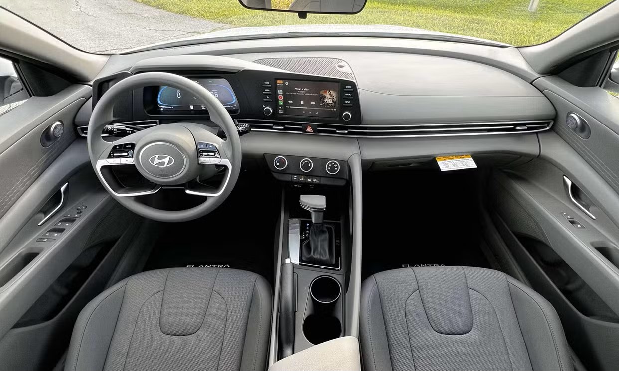2025 Hyundai Elantra SE - 6