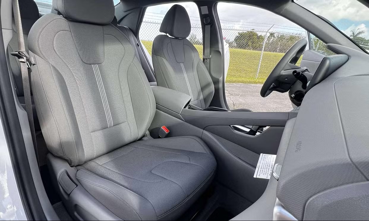 2025 Hyundai Elantra SE - 8