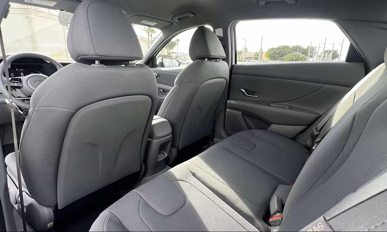 2025 Hyundai Elantra SE - 9