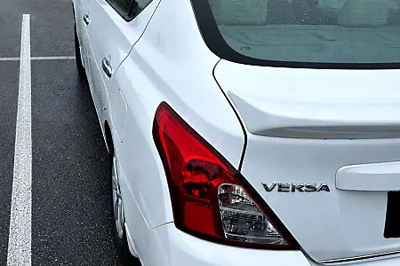 2015 Nissan Versa 1.6 SL - 7