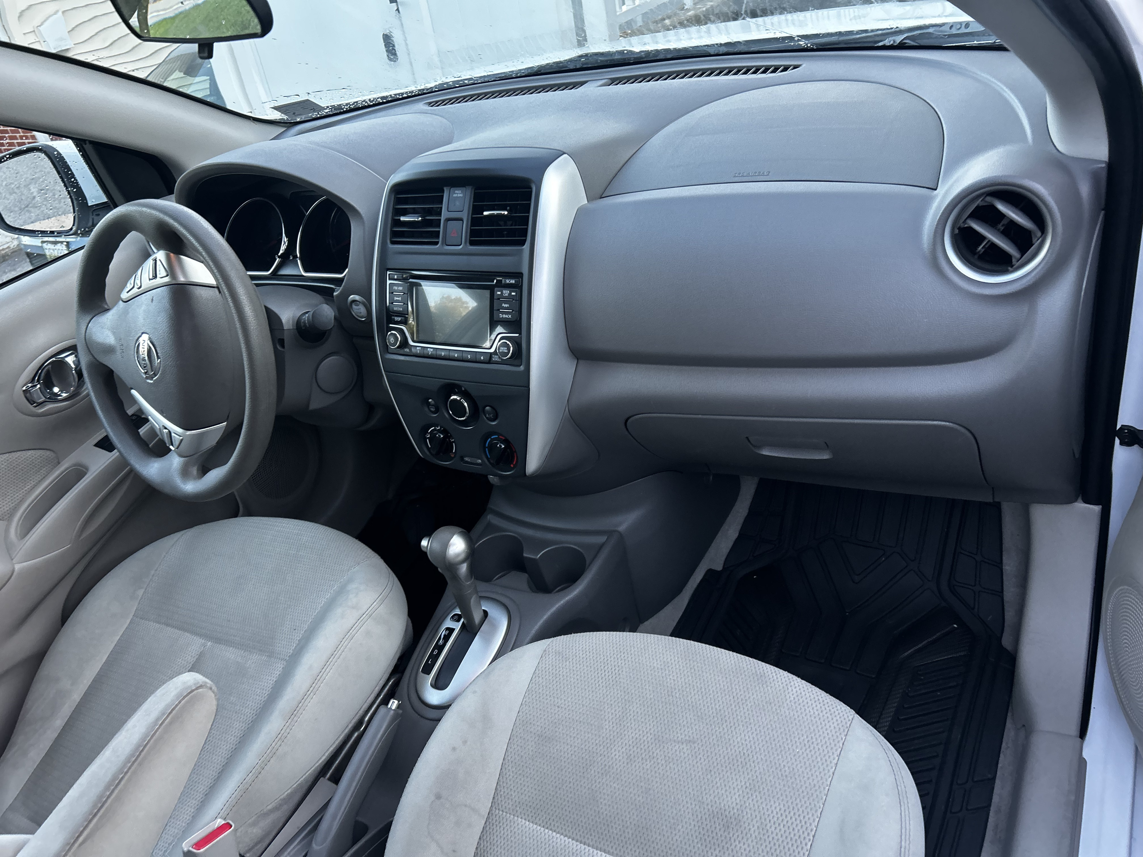 2015 Nissan Versa 1.6 SL - 12