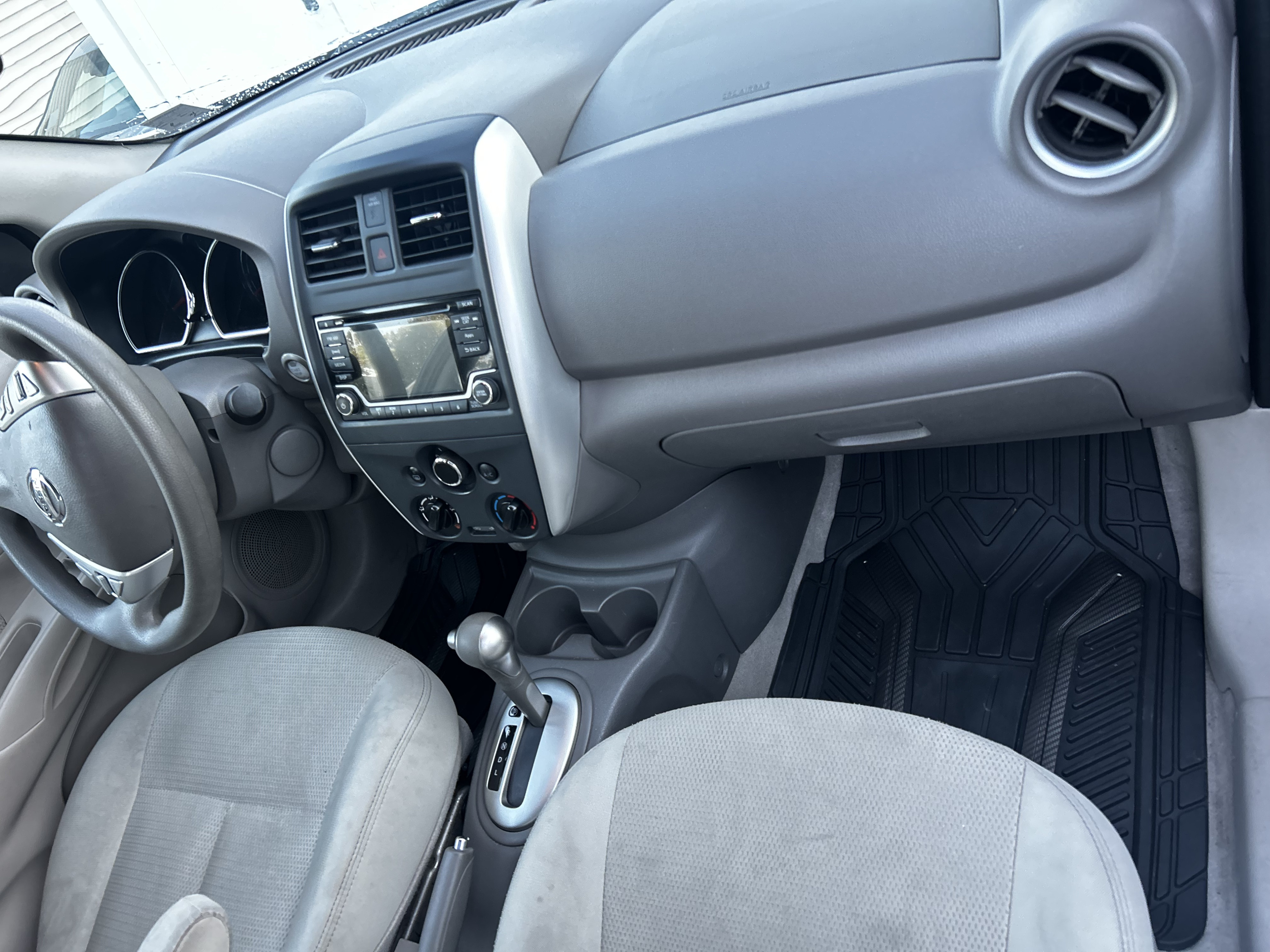 2015 Nissan Versa 1.6 SL - 13
