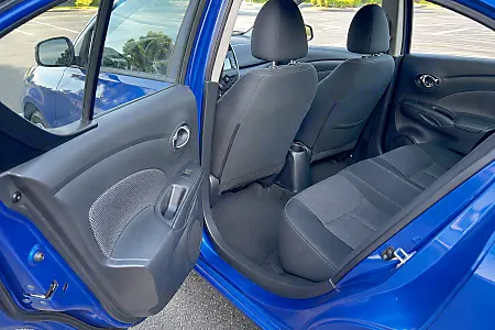 2016 Nissan Versa 1.6 SL - 11