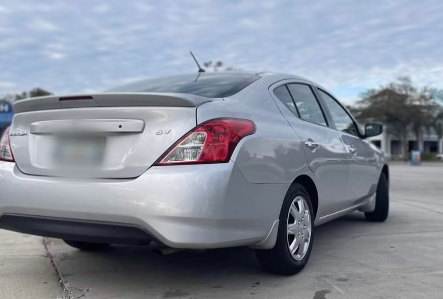 2018 Nissan Versa 1.6 SV - 13