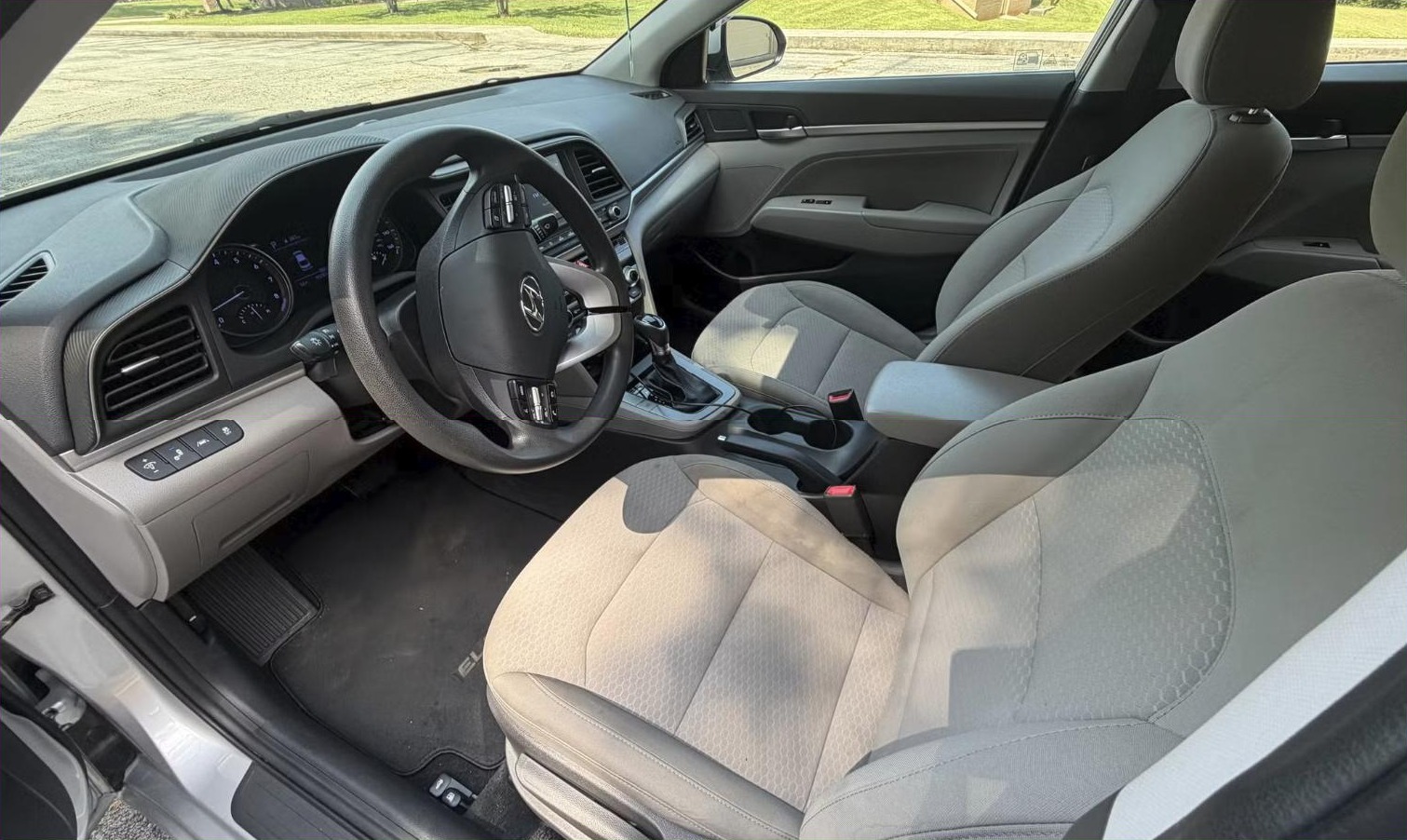 2020 Hyundai Elantra SEL - 8