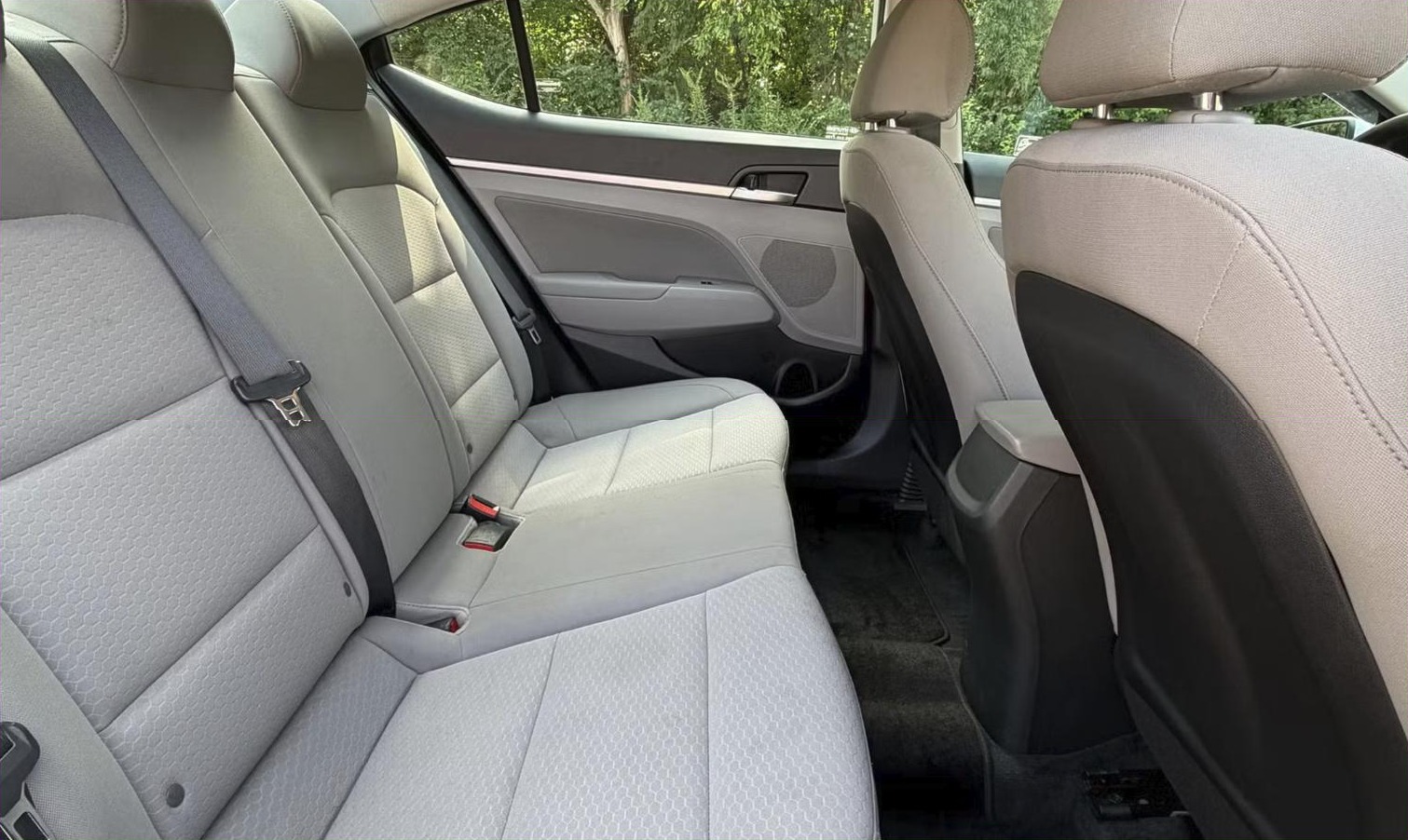 2020 Hyundai Elantra SEL - 10