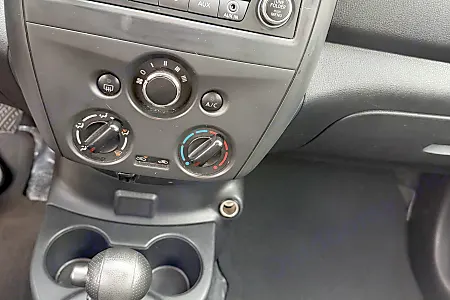 2018 Nissan Versa 1.6 SL - 3