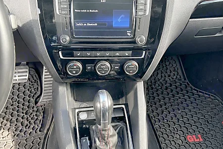 2017 Volkswagen Jetta GLI - 6