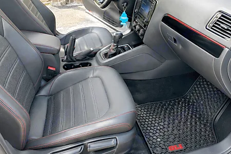 2017 Volkswagen Jetta GLI - 12