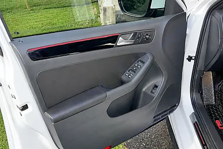 2017 Volkswagen Jetta GLI - 14
