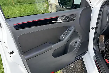 2017 Volkswagen Jetta GLI - 23