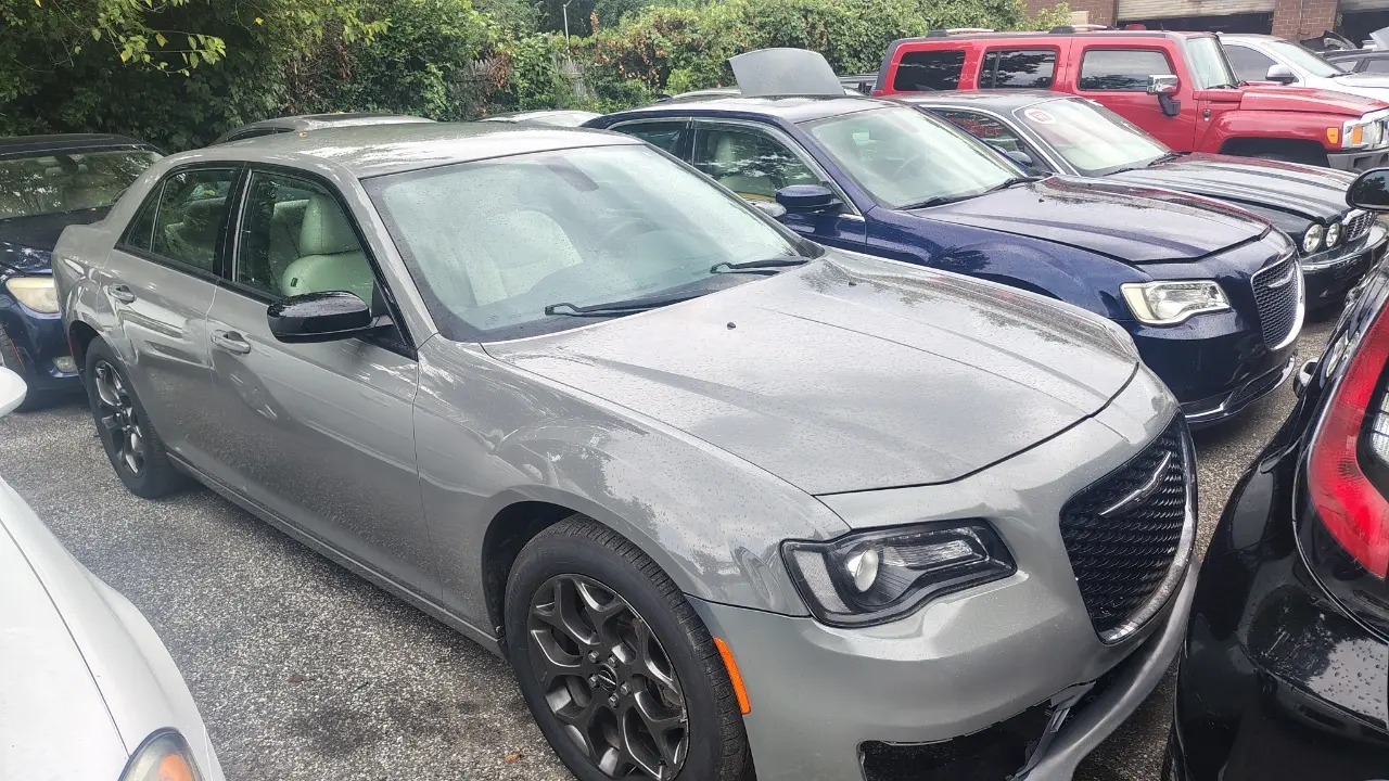 2018 Chrysler 300 Touring - 4