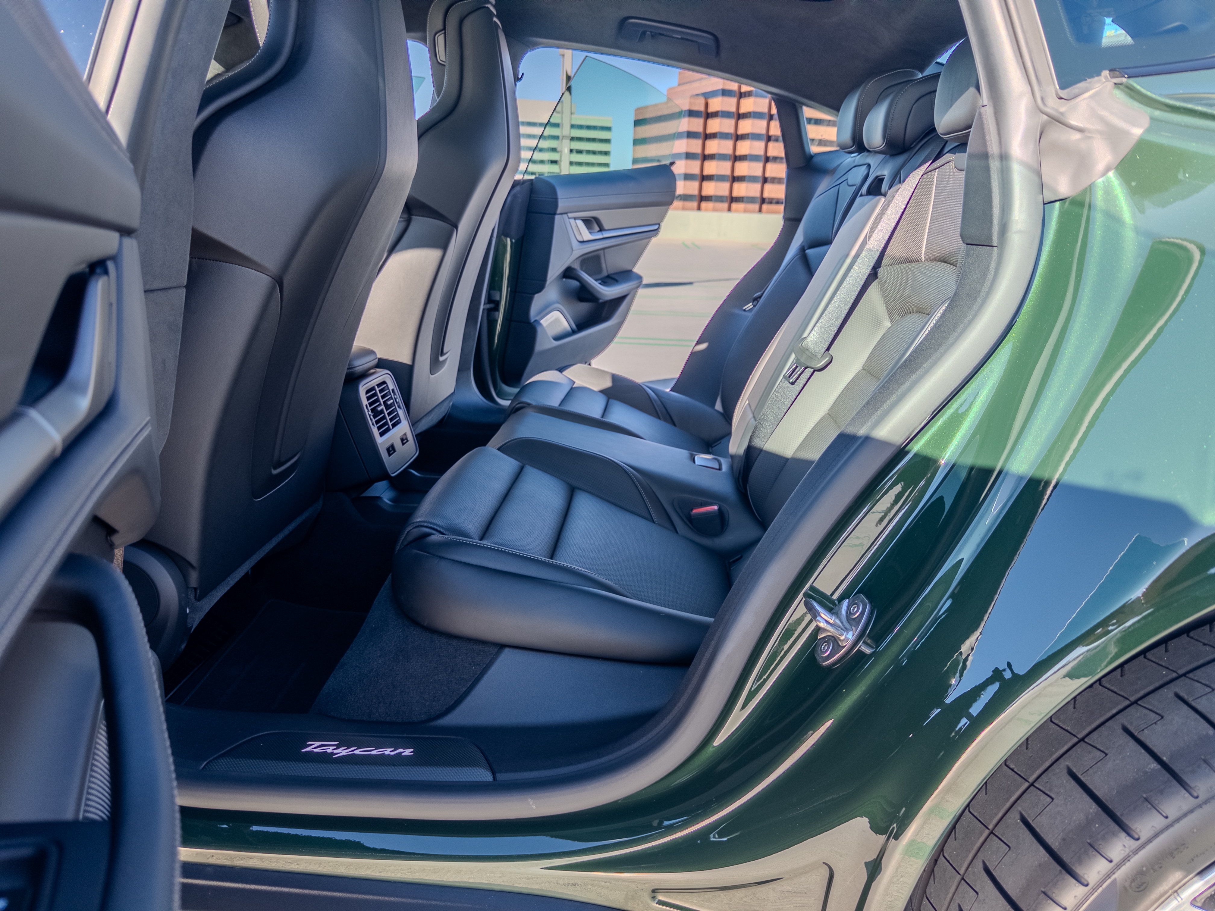 2025 Porsche Taycan Turbo S - 10