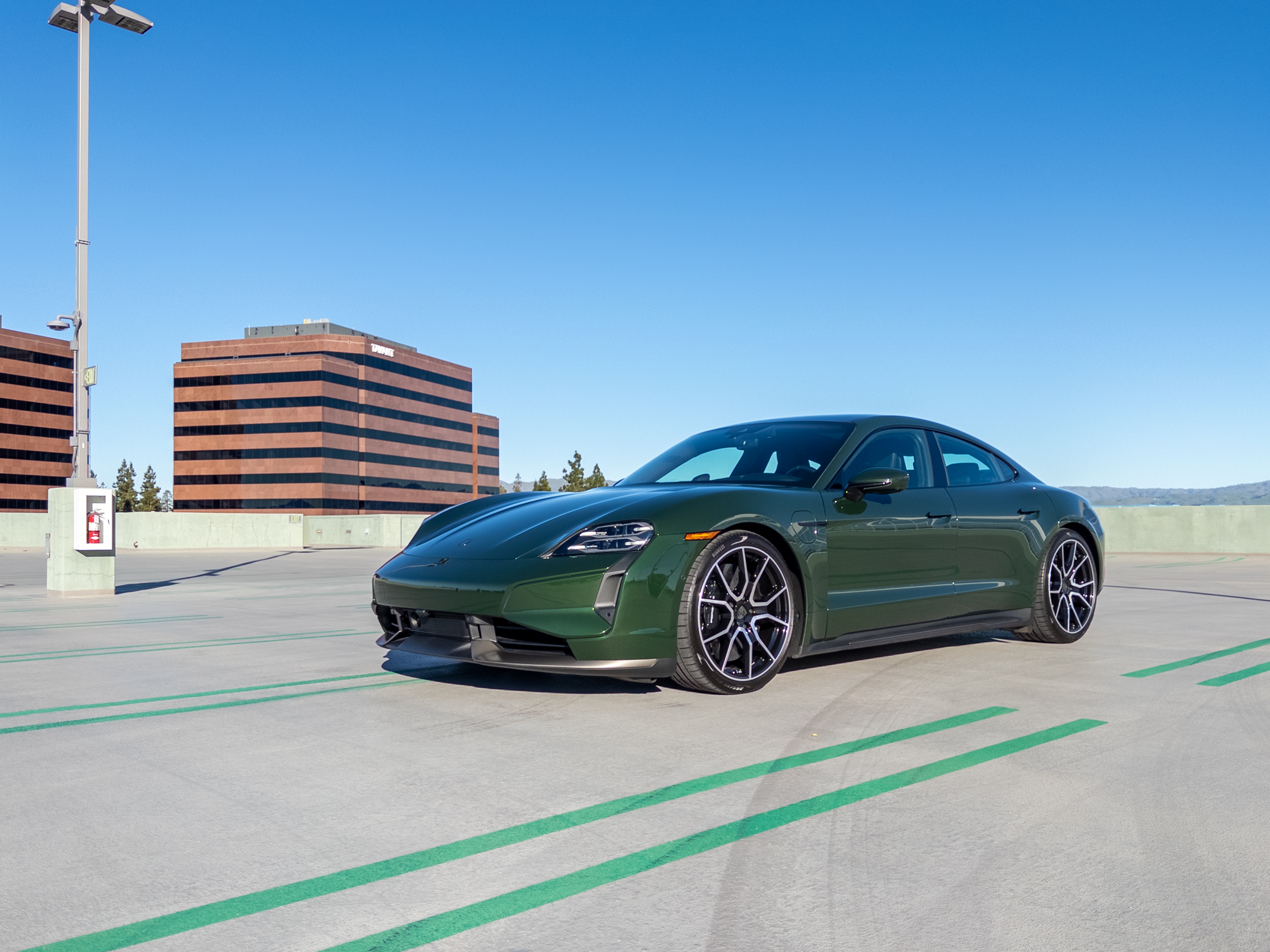 2025 Porsche Taycan Turbo S - 18