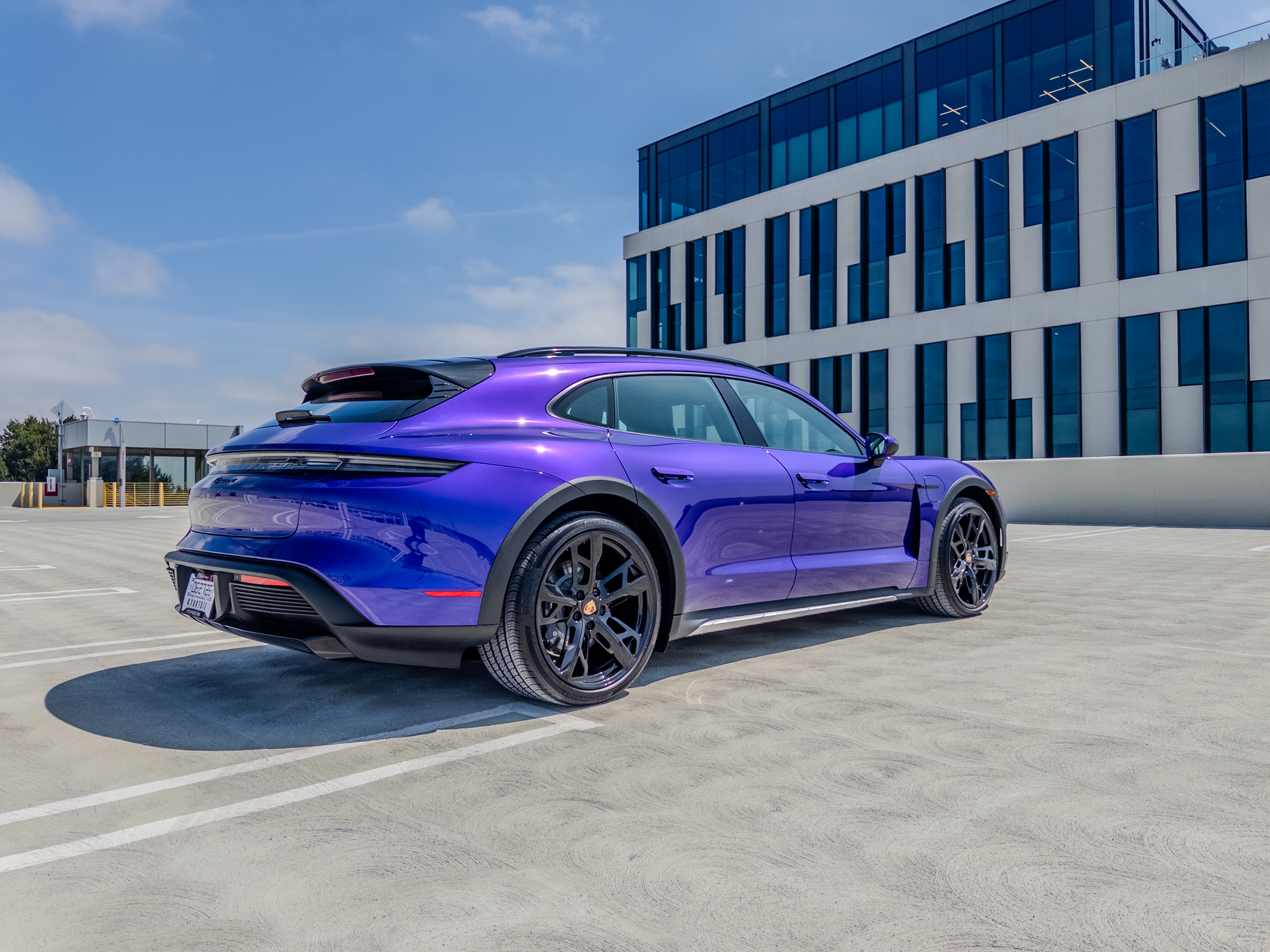 2025 Porsche Taycan Cross Turismo 4 - 14