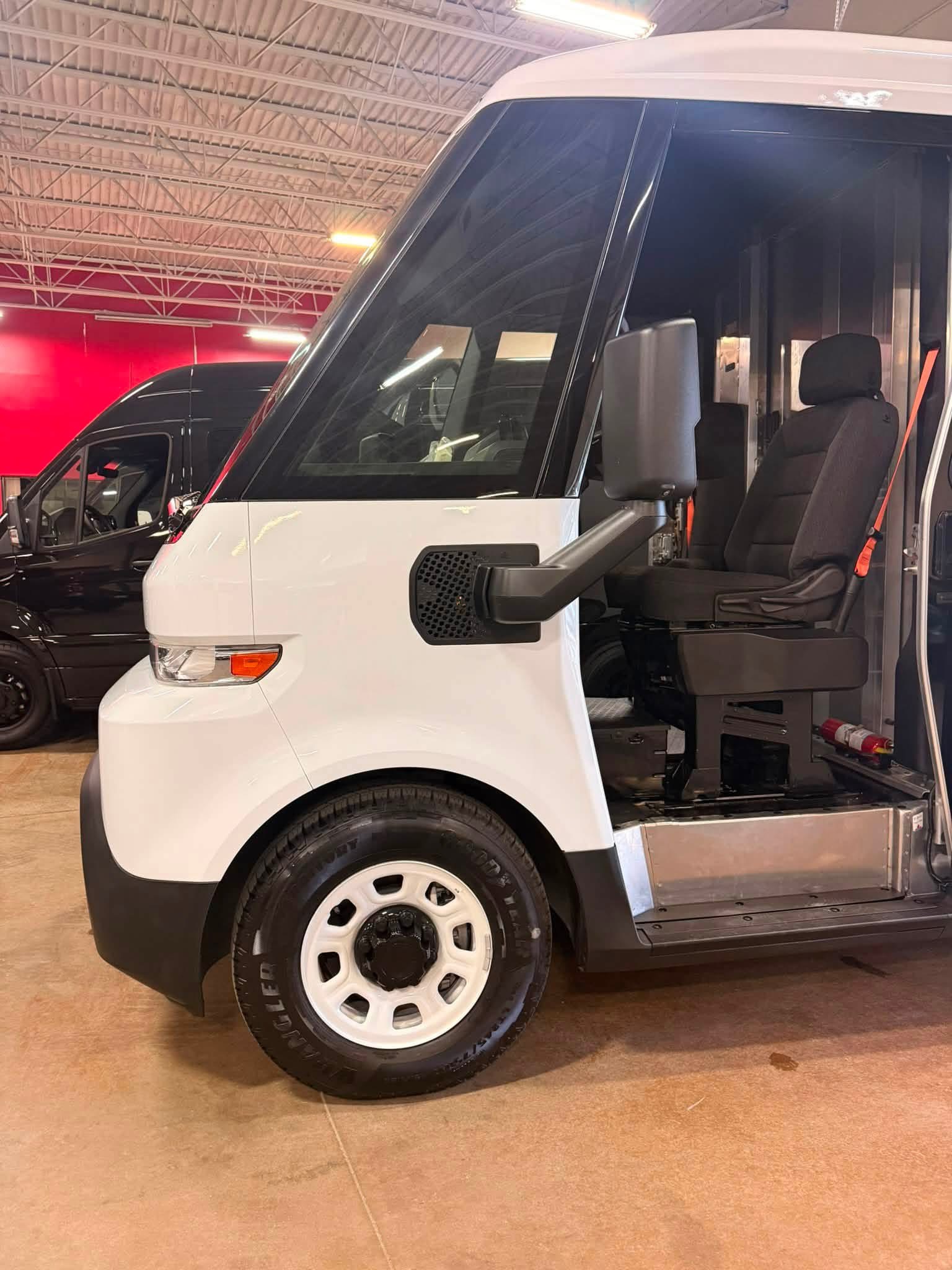 2025 Chevrolet Brightdrop 400 AWD Max Range - 4