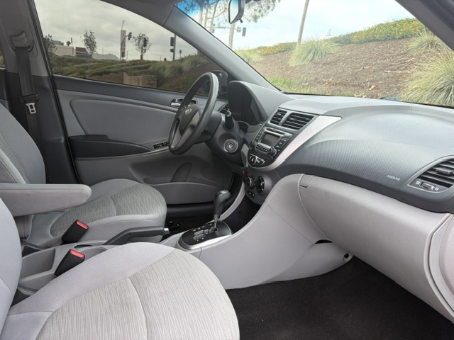 2017 Hyundai Accent SE - 7