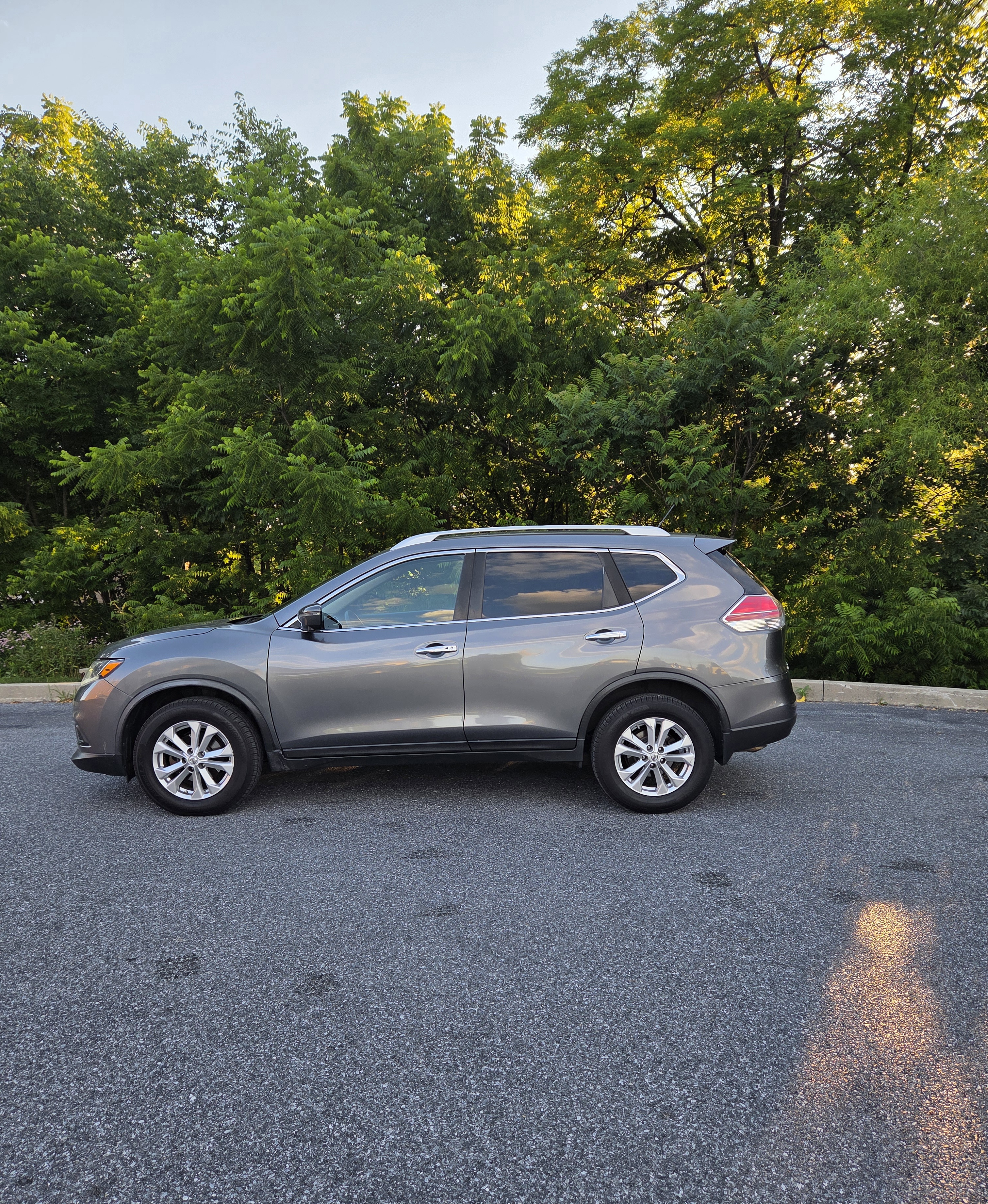 2016 Nissan Rogue SV — Comfortable & Reliable AWD - 2
