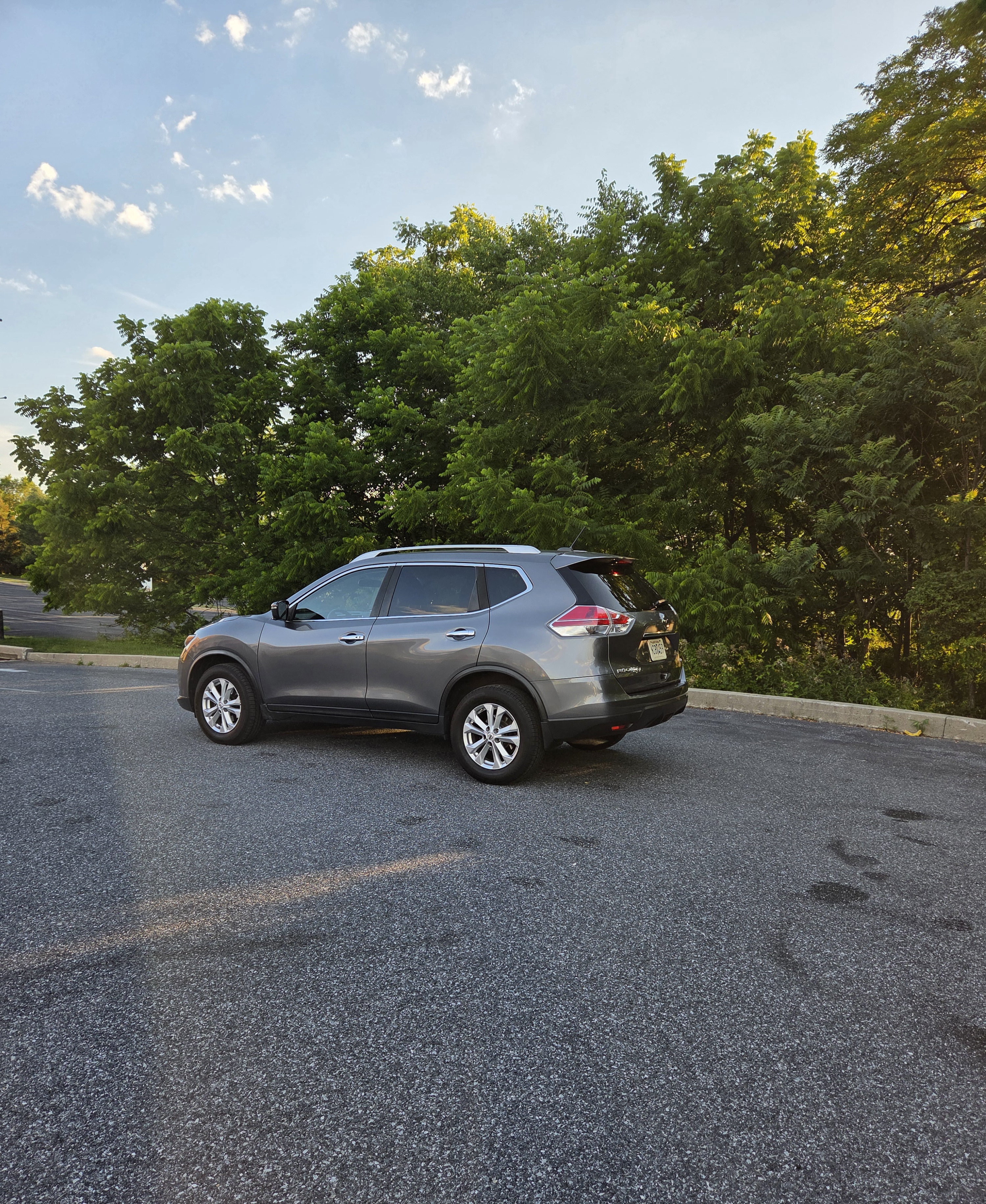 2016 Nissan Rogue SV — Comfortable & Reliable AWD - 3