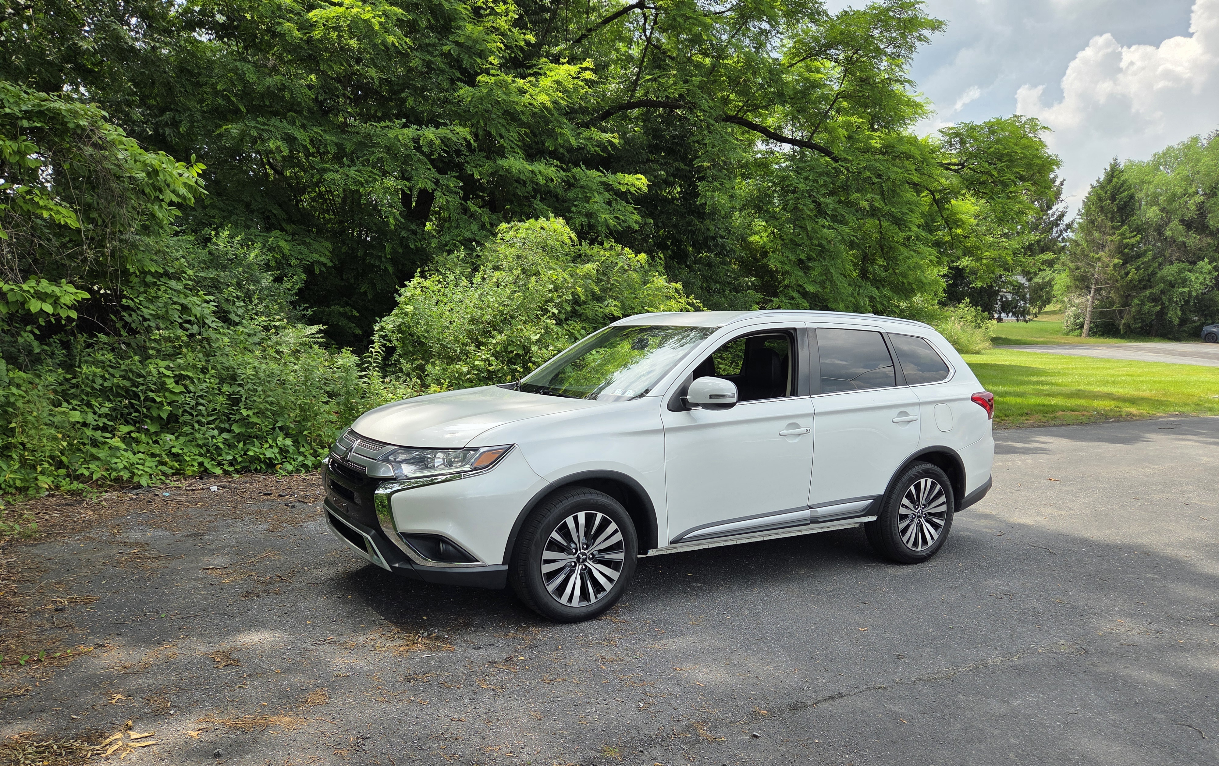 2019 Mitsubishi Outlander SEL — Spacious Family SUV with 3rd Row