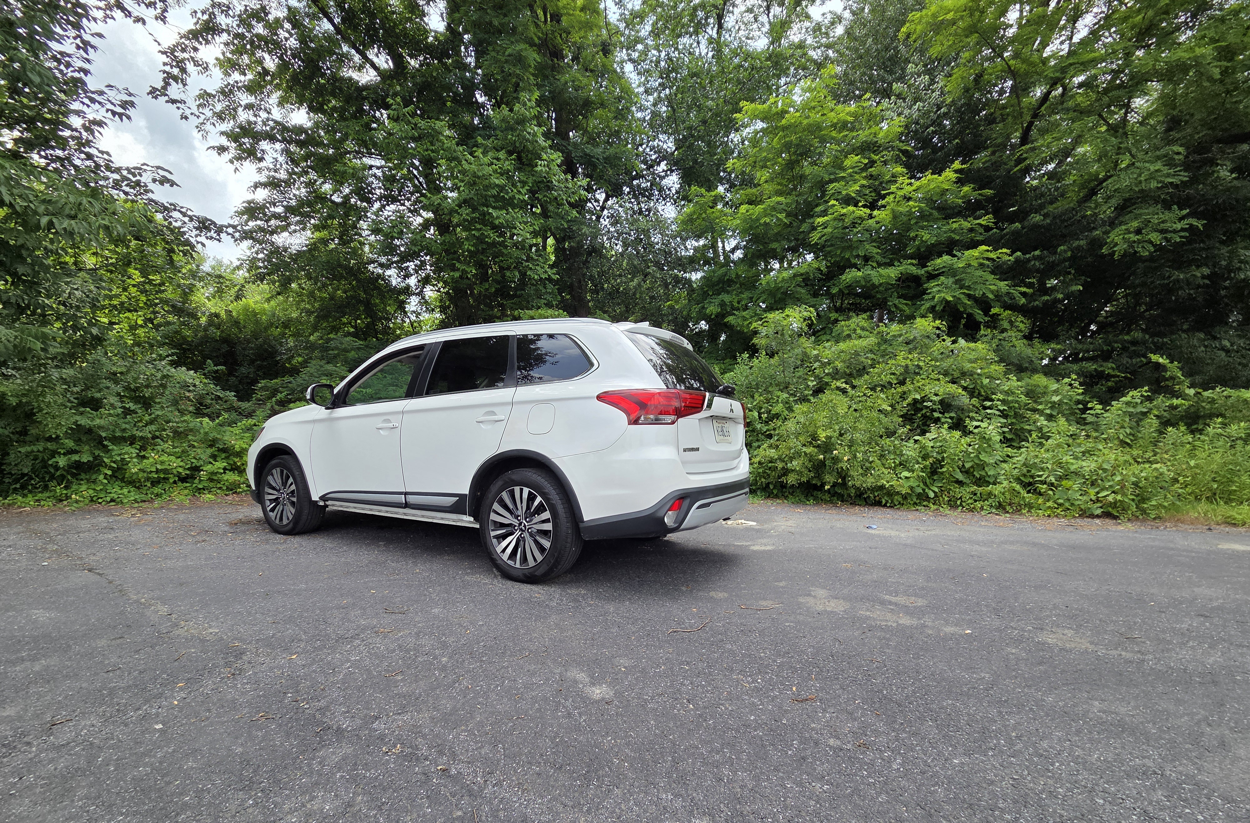 2019 Mitsubishi Outlander SEL — Spacious Family SUV with 3rd Row - 3