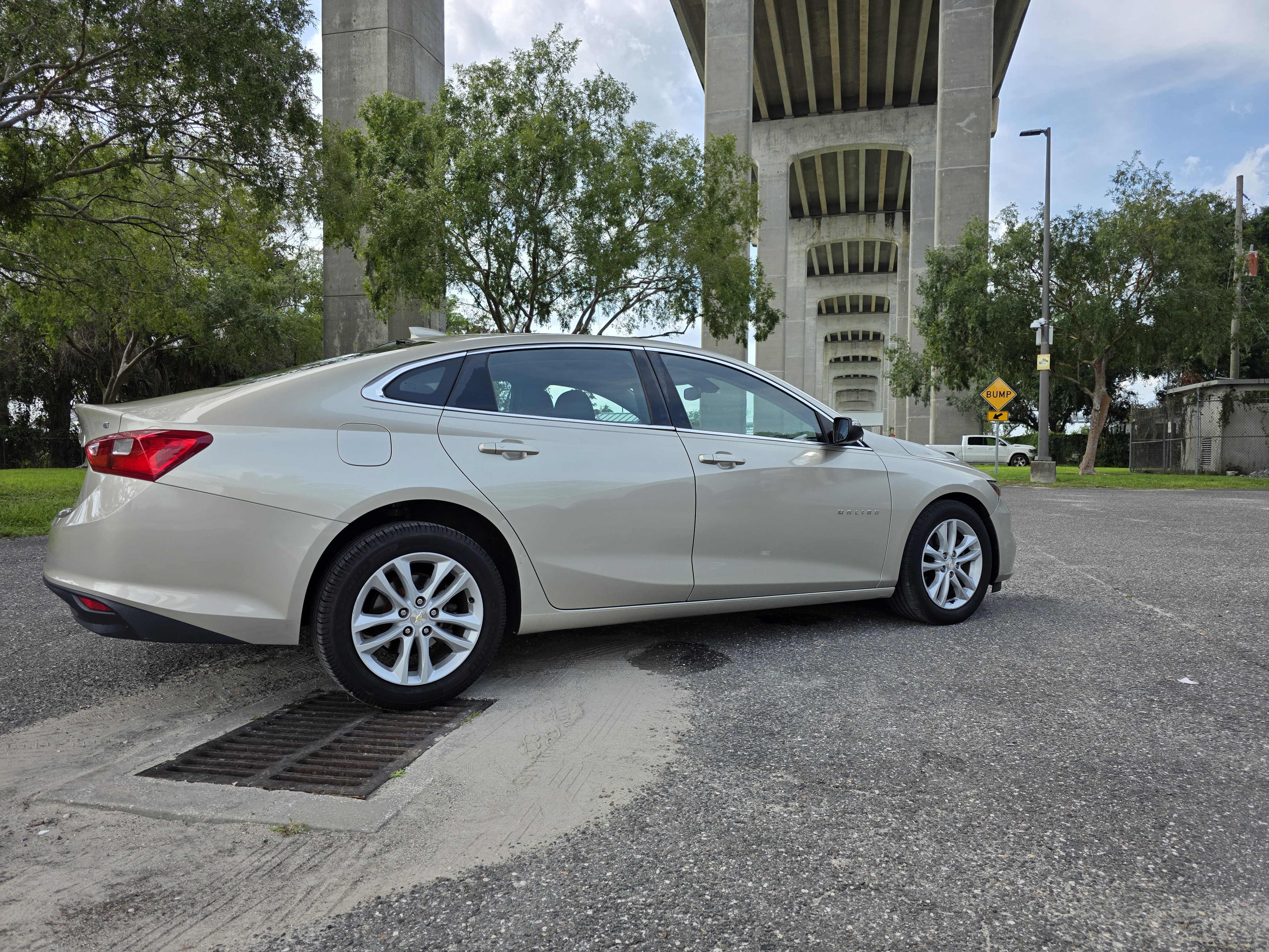 2016 Chevrolet Malibu 1LT - 10