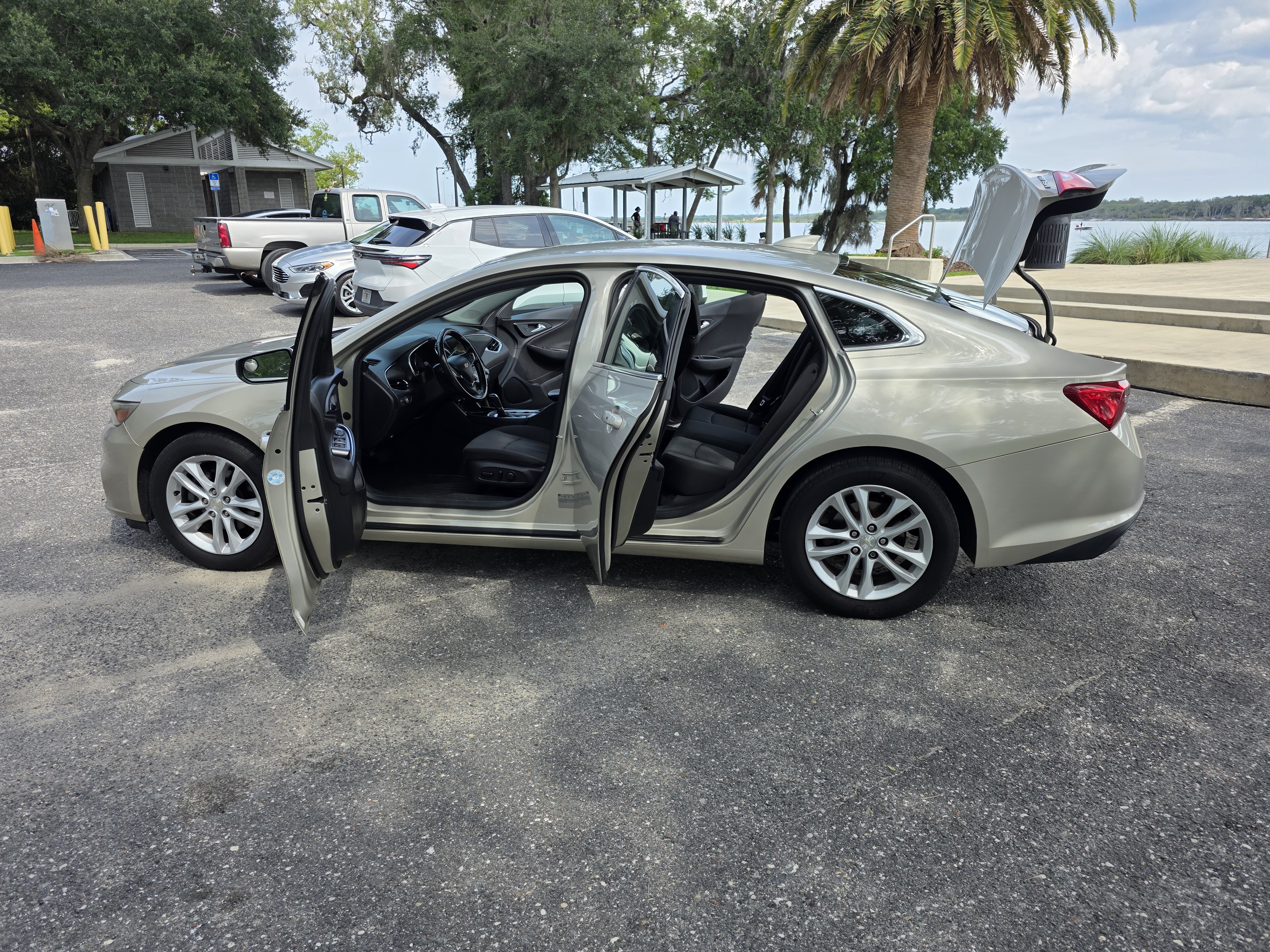 2016 Chevrolet Malibu 1LT - 11