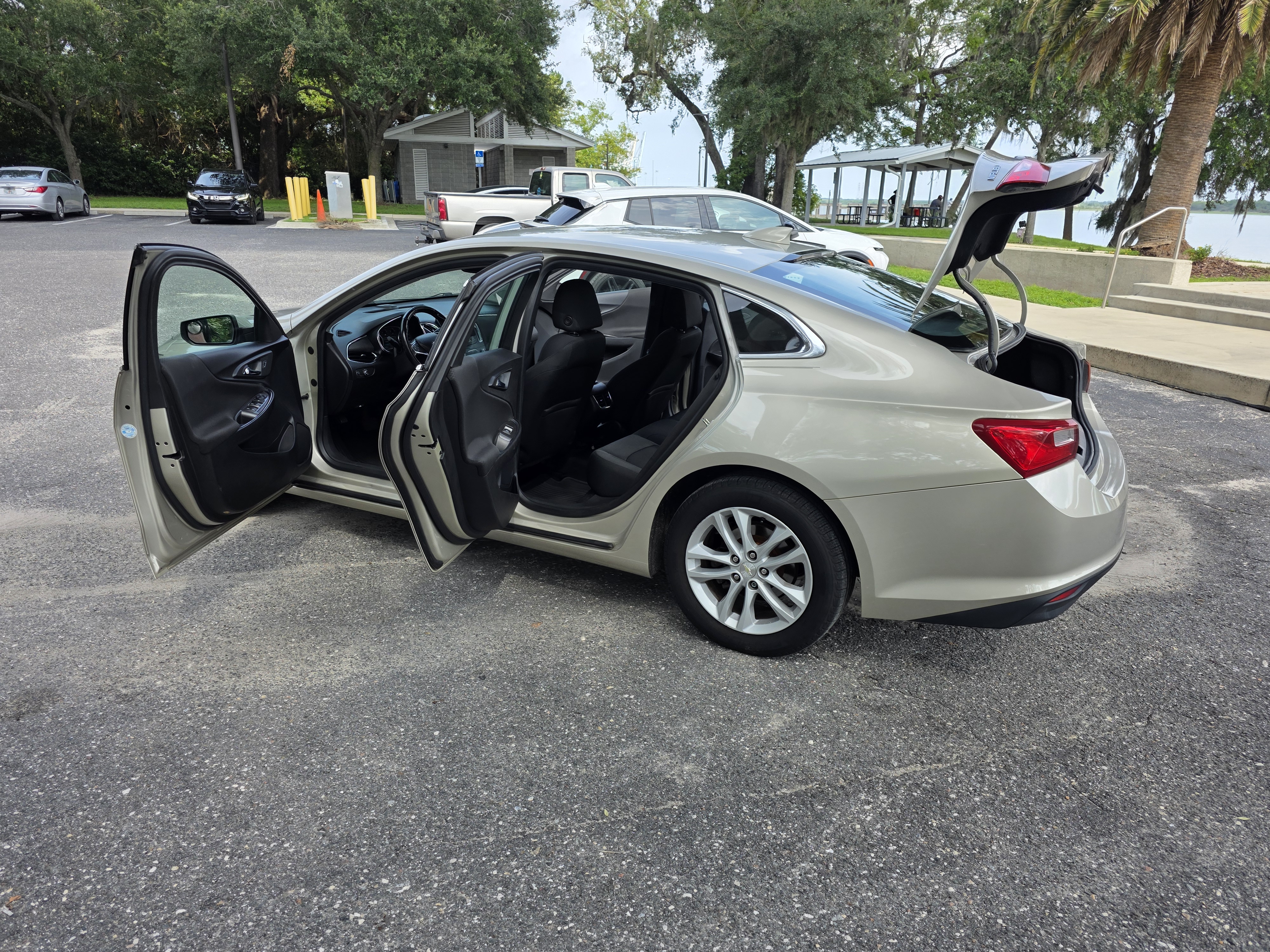 2016 Chevrolet Malibu 1LT - 12