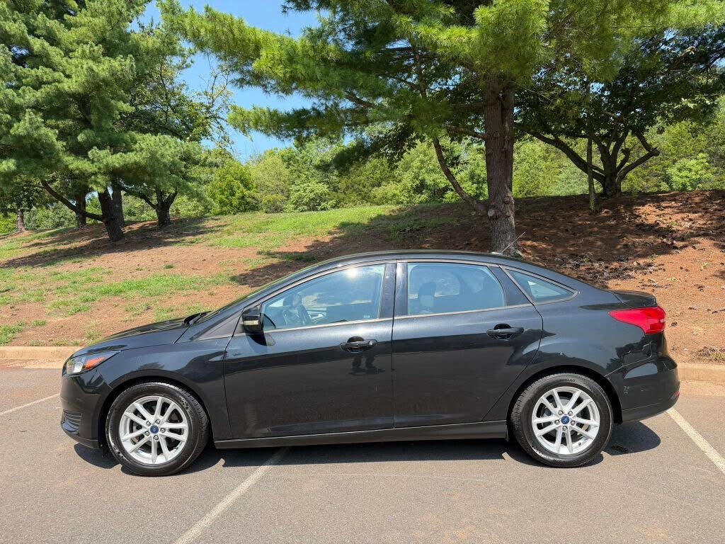 Black Ford Focus 2017 - 4