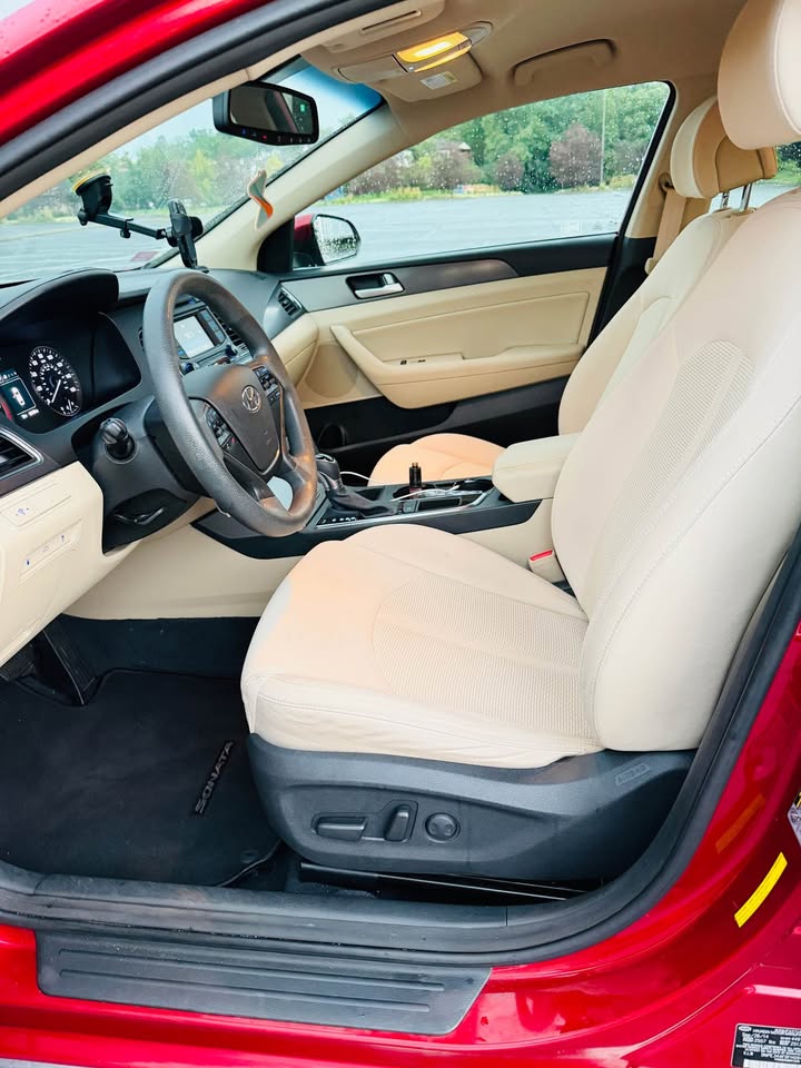 2016 Hyundai Sonata Base - 9