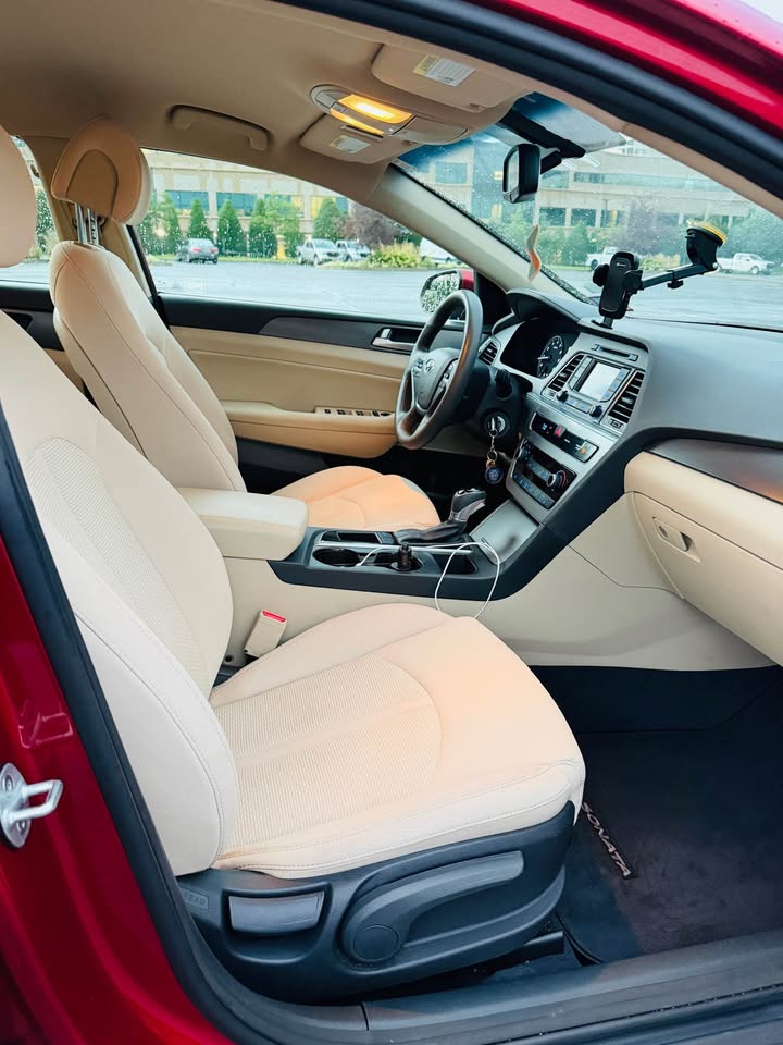 2016 Hyundai Sonata Base - 10