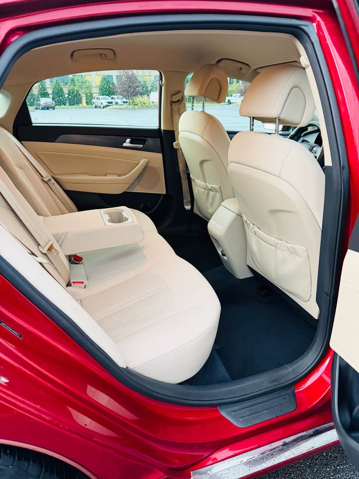 2016 Hyundai Sonata Base - 11