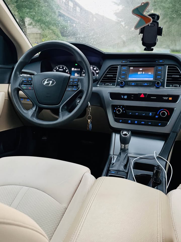 2016 Hyundai Sonata Base - 13