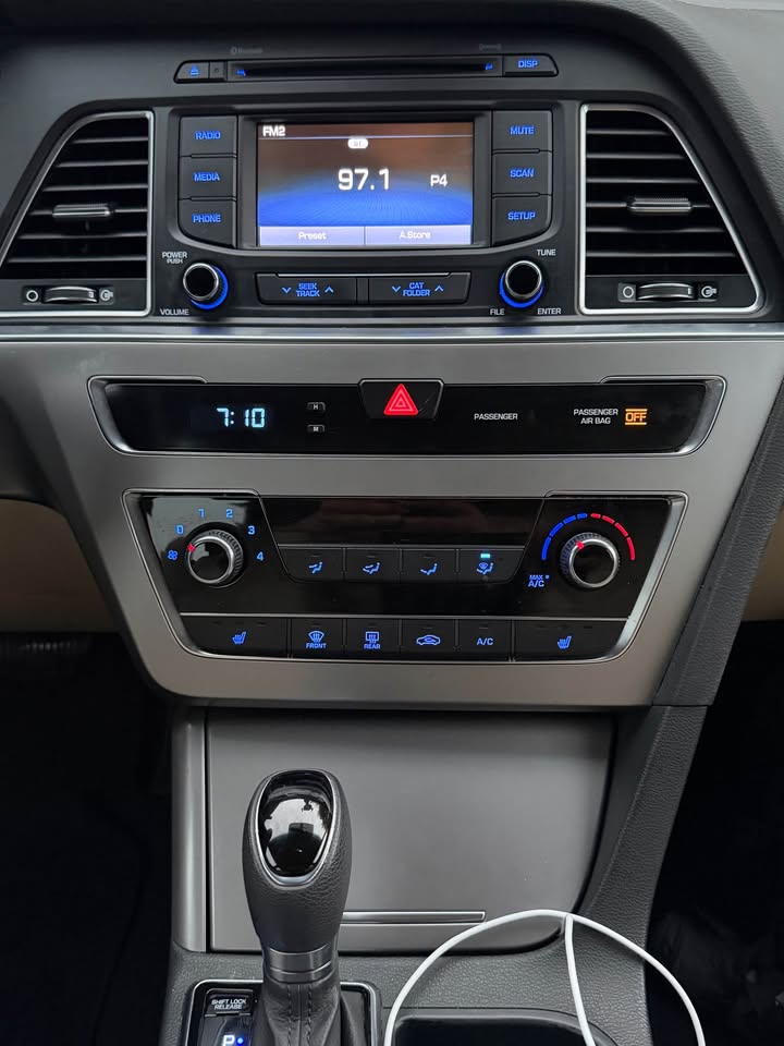 2016 Hyundai Sonata Base - 14