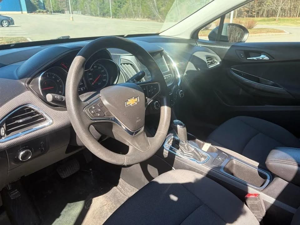 2016 Chevrolet Cruze LT Auto - 9