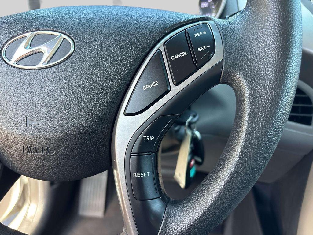 Hyundai Elantra 2016 - 9