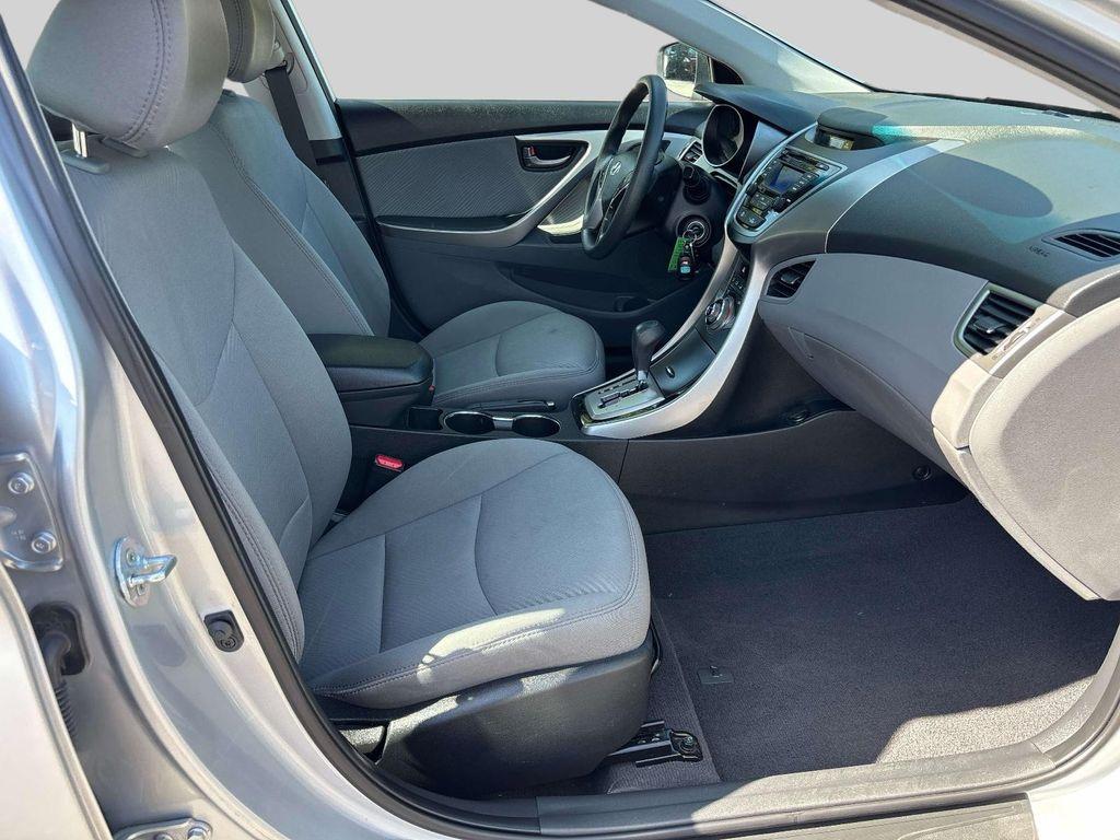 Hyundai Elantra 2016 - 21