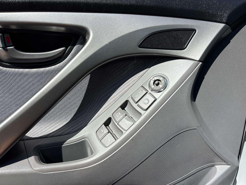 Hyundai Elantra 2016 - 22